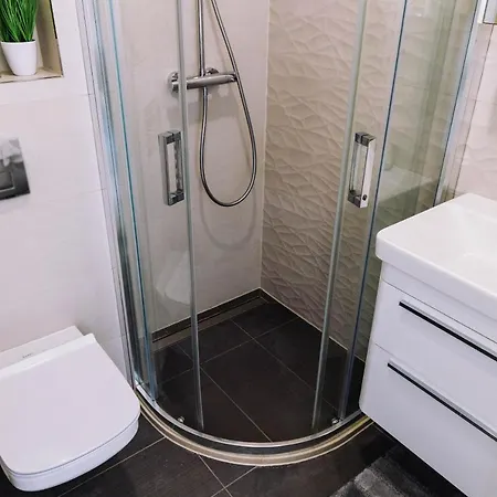 Appartement Brand New & Comfort L & L ,free Parking + Close To