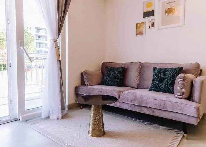 Brand New & Comfort L & L ,free Parking + Close To 아파트