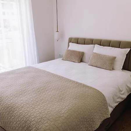 Apartmán Brand New & Comfort L & L ,free Parking + Close To *