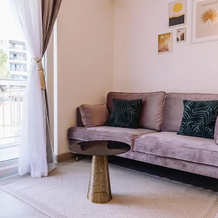 Brand New & Comfort L & L ,free Parking + Close To Apartmán
